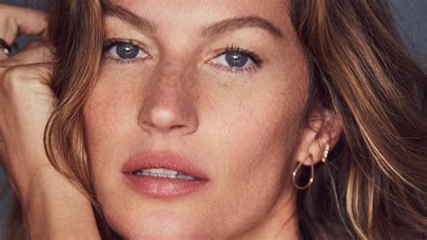 Gisele Bündchen Washes Her Face Using ONLY Water 